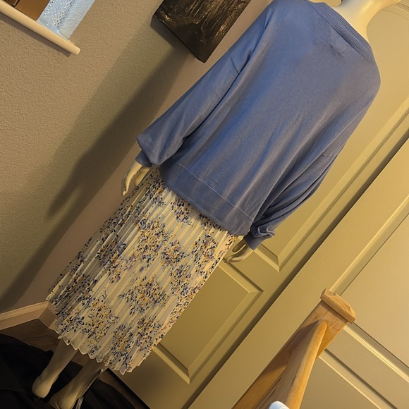 GAP English Manor V-Neck Knit - Picture 8 of 16